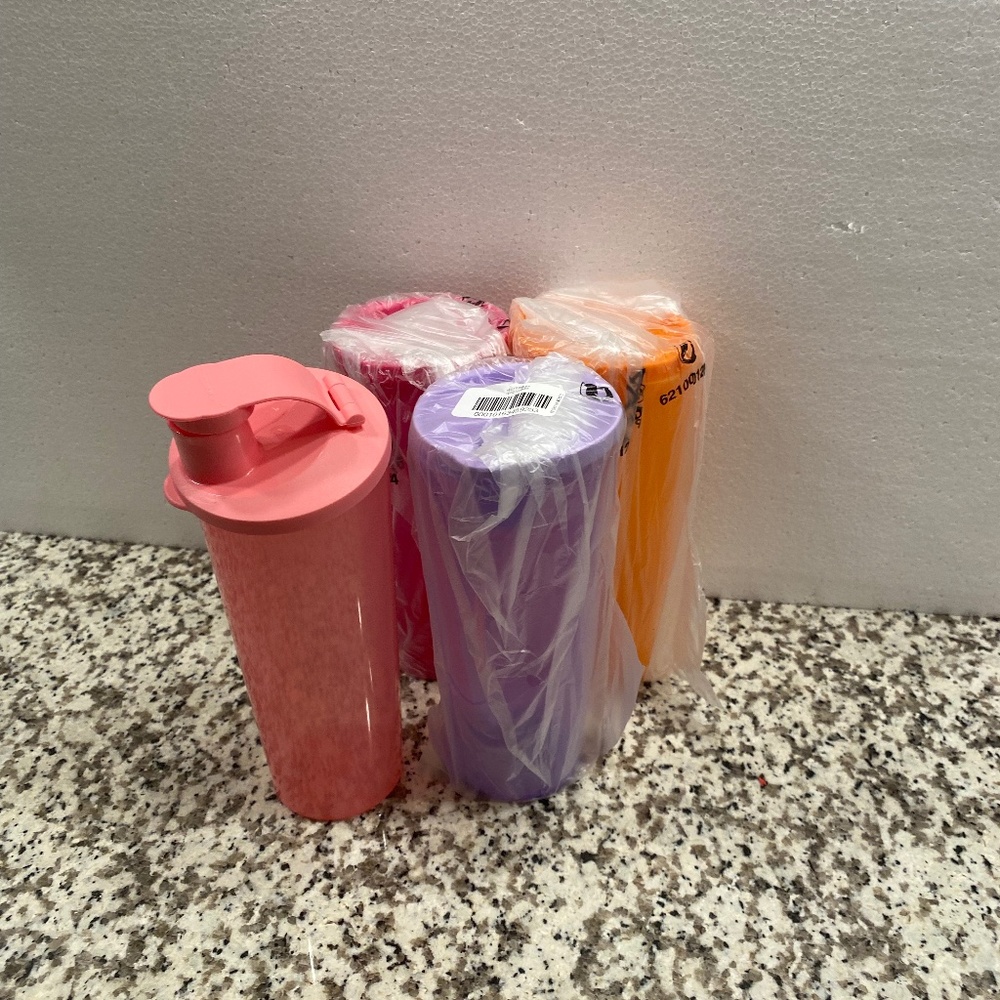 Tupperware cups with lids.   NEW
